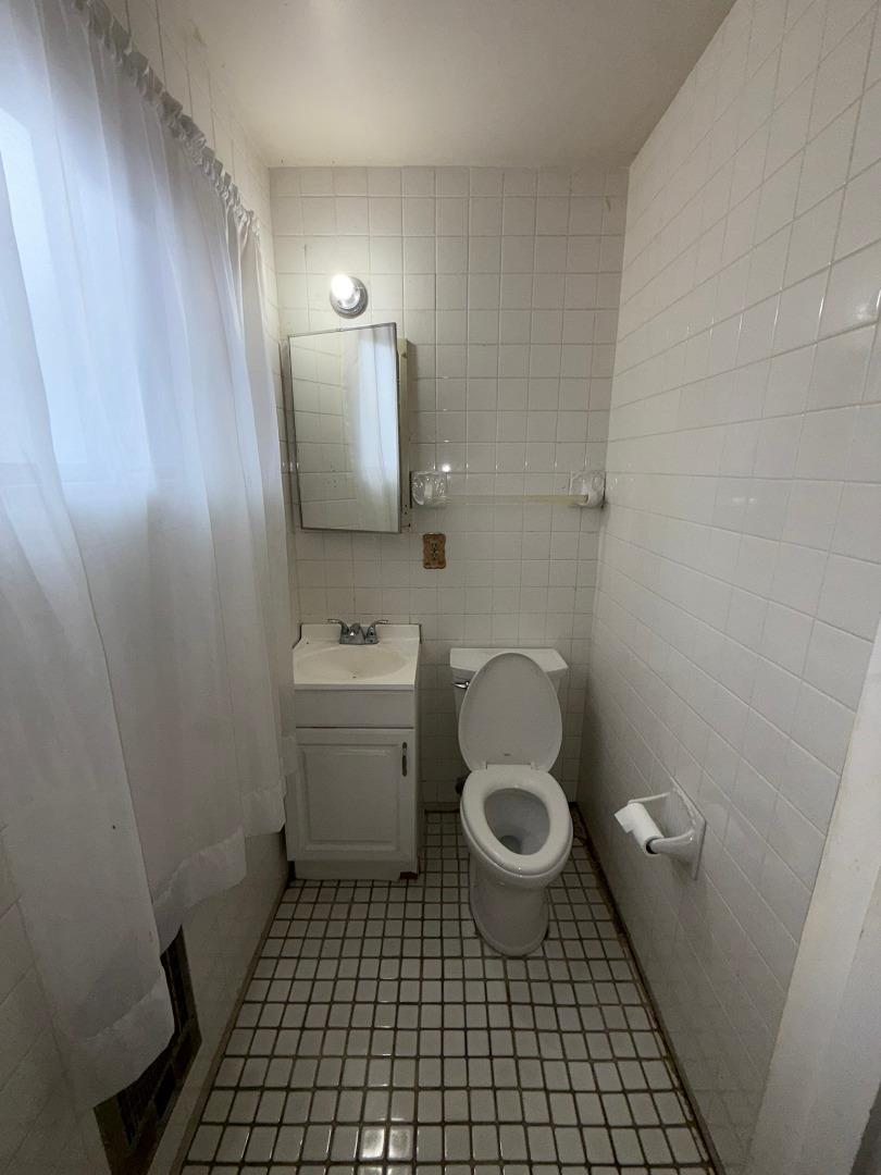 Detail Gallery Image 8 of 18 For 1648 Chico Way, Salinas,  CA 93906 - 3 Beds | 1/1 Baths