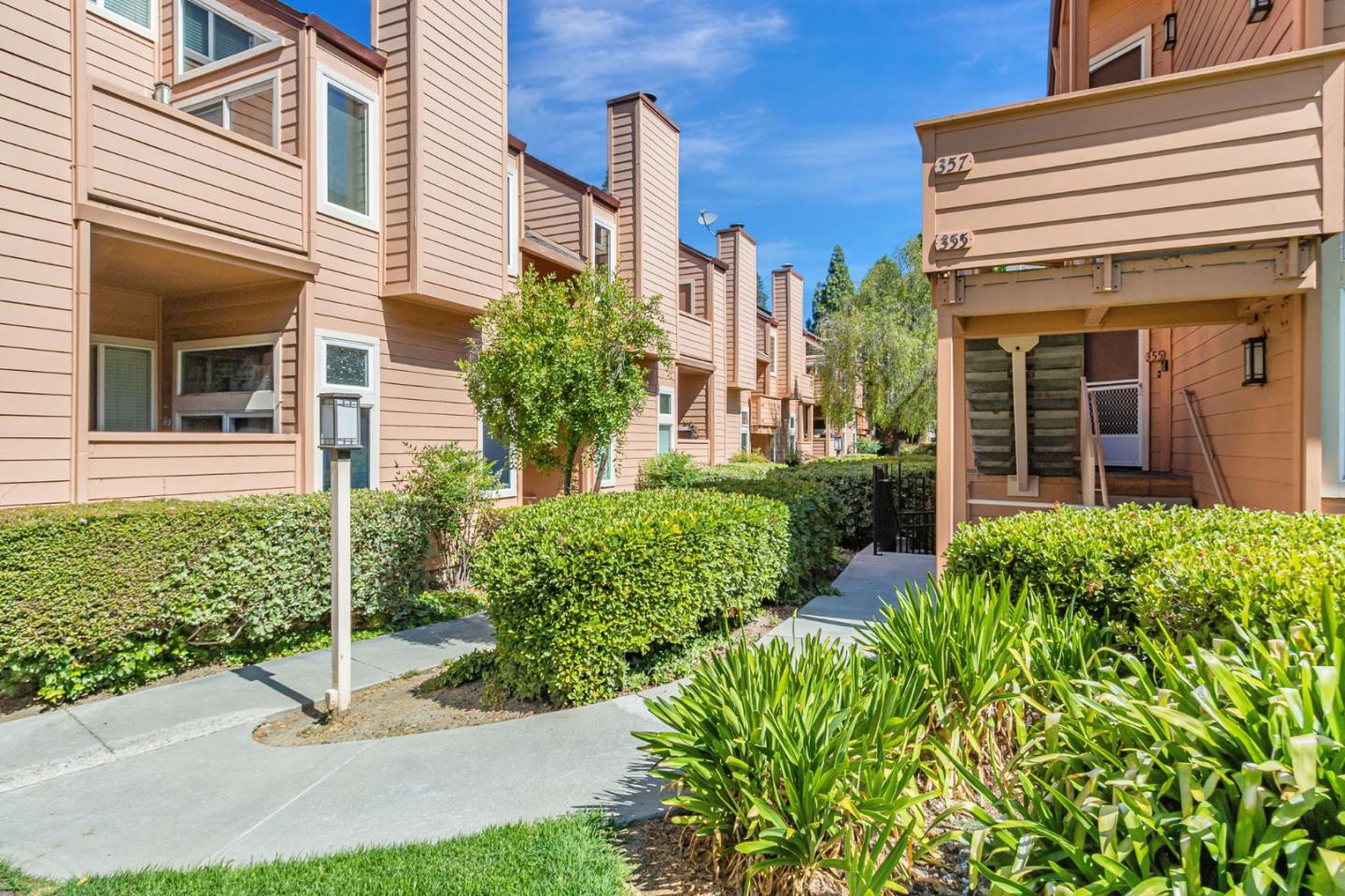Detail Gallery Image 2 of 47 For 5386 Borneo Cir, San Jose,  CA 95123 - 3 Beds | 2 Baths