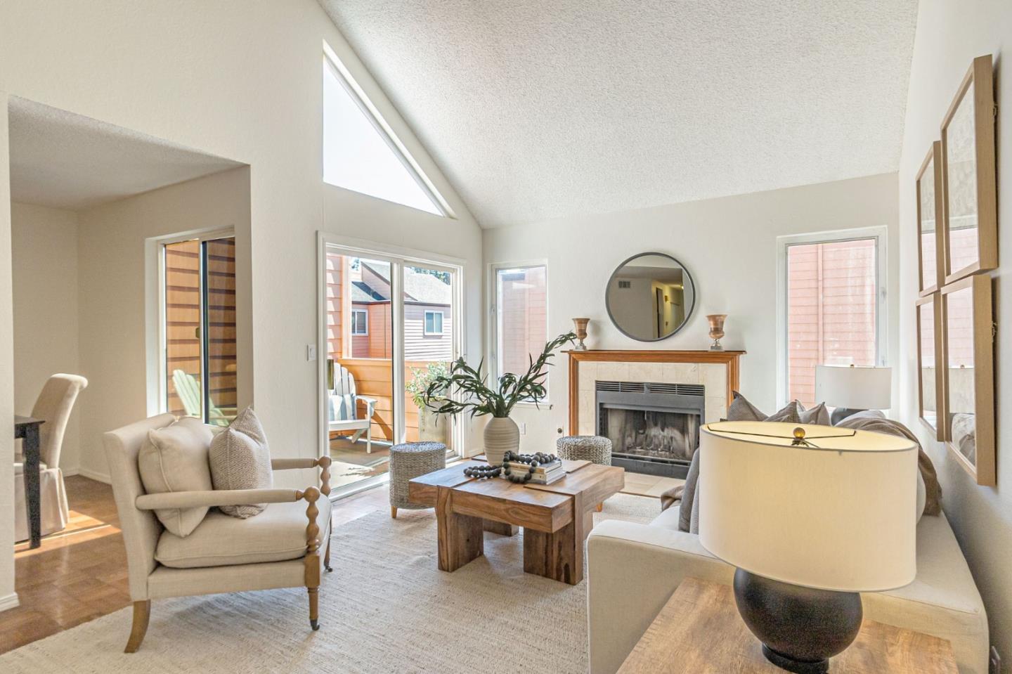 Detail Gallery Image 4 of 47 For 5386 Borneo Cir, San Jose,  CA 95123 - 3 Beds | 2 Baths