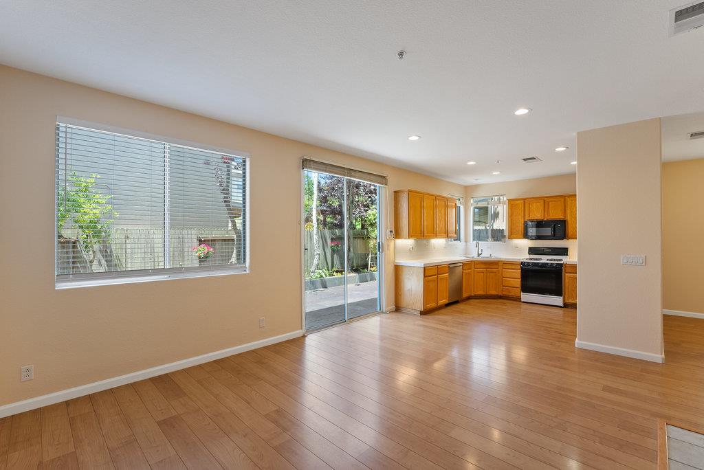 Detail Gallery Image 14 of 35 For 93 Vista Pointe Dr, Watsonville,  CA 95076 - 4 Beds | 2/1 Baths