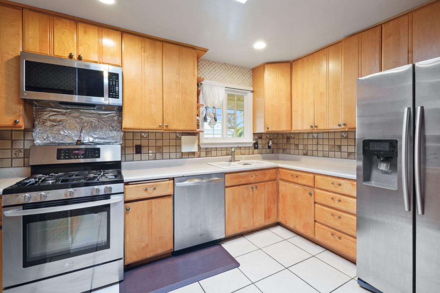 Detail Gallery Image 10 of 25 For 556 Los Coches Ave, Salinas,  CA 93906 - 3 Beds | 2 Baths