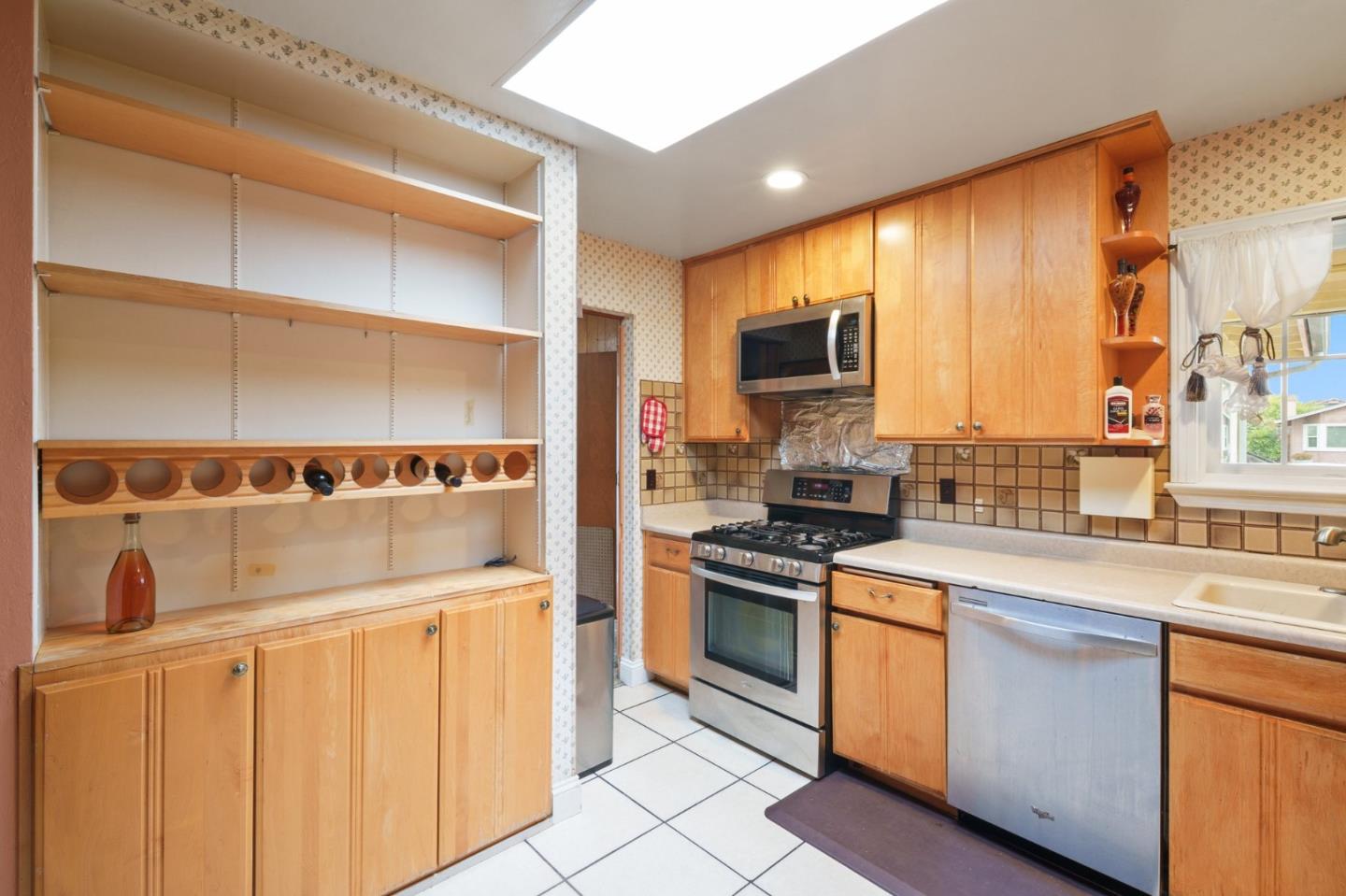Detail Gallery Image 11 of 25 For 556 Los Coches Ave, Salinas,  CA 93906 - 3 Beds | 2 Baths