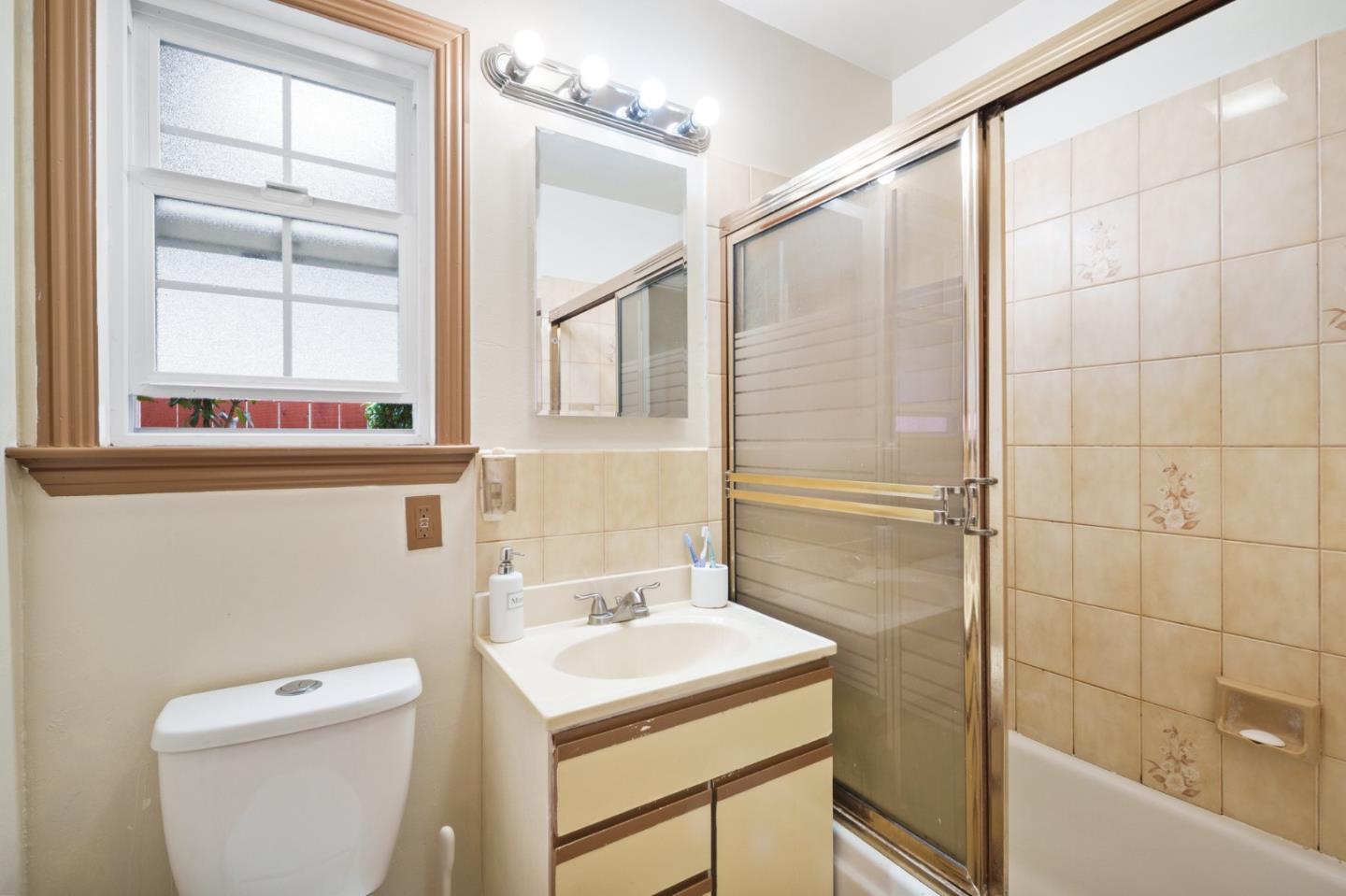 Detail Gallery Image 17 of 25 For 556 Los Coches Ave, Salinas,  CA 93906 - 3 Beds | 2 Baths