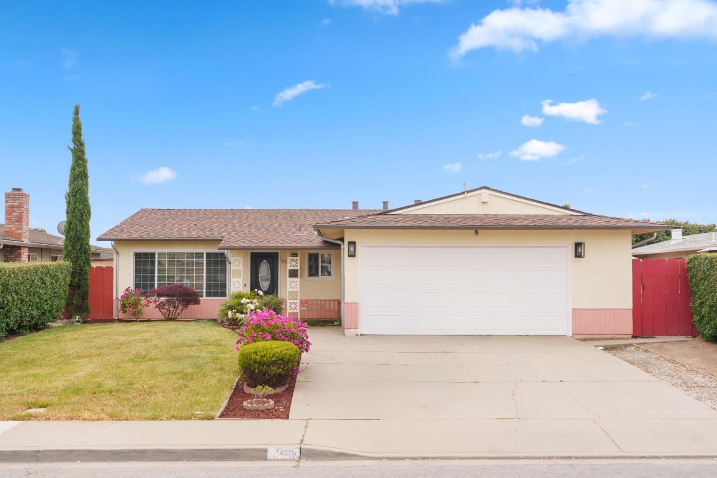 Detail Gallery Image 2 of 25 For 556 Los Coches Ave, Salinas,  CA 93906 - 3 Beds | 2 Baths