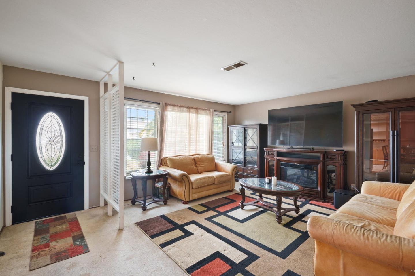 Detail Gallery Image 7 of 25 For 556 Los Coches Ave, Salinas,  CA 93906 - 3 Beds | 2 Baths
