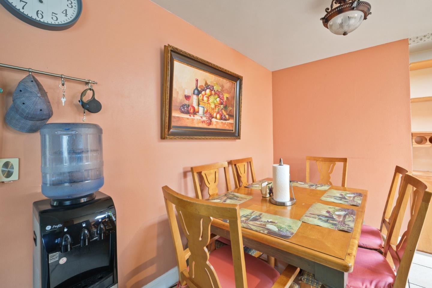 Detail Gallery Image 9 of 25 For 556 Los Coches Ave, Salinas,  CA 93906 - 3 Beds | 2 Baths