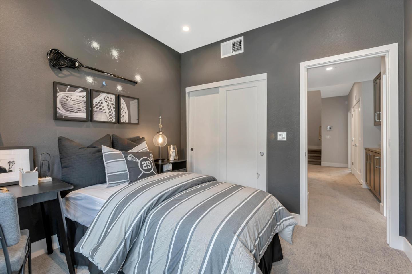 Detail Gallery Image 8 of 12 For 231 Oak Cir, Walnut Creek,  CA 94597 - 4 Beds | 3/1 Baths