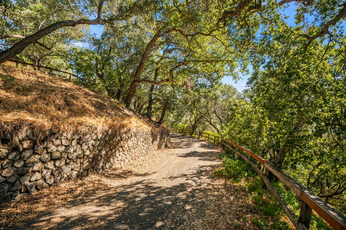 Detail Gallery Image 10 of 16 For 16497 S Kennedy Rd, Los Gatos,  CA 95030 - 5 Beds | 4/2 Baths