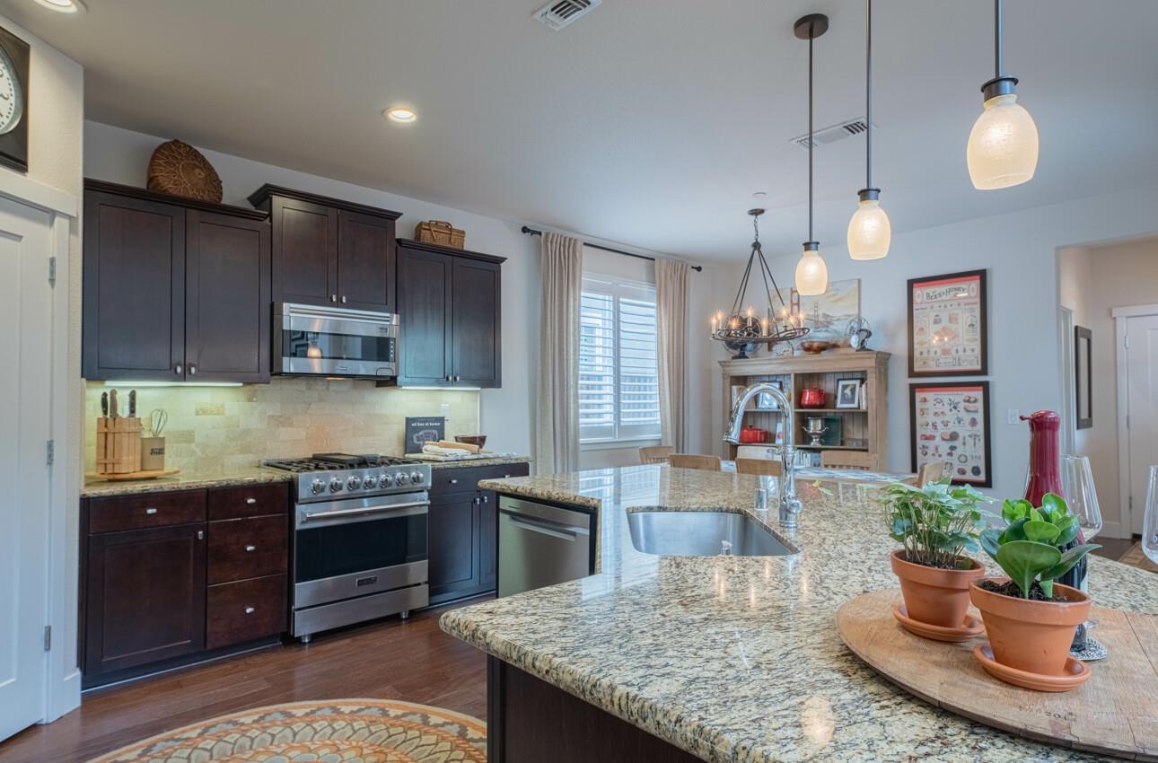 Detail Gallery Image 10 of 60 For 17210 Logan St, East Garrison,  CA 93933 - 4 Beds | 2/1 Baths