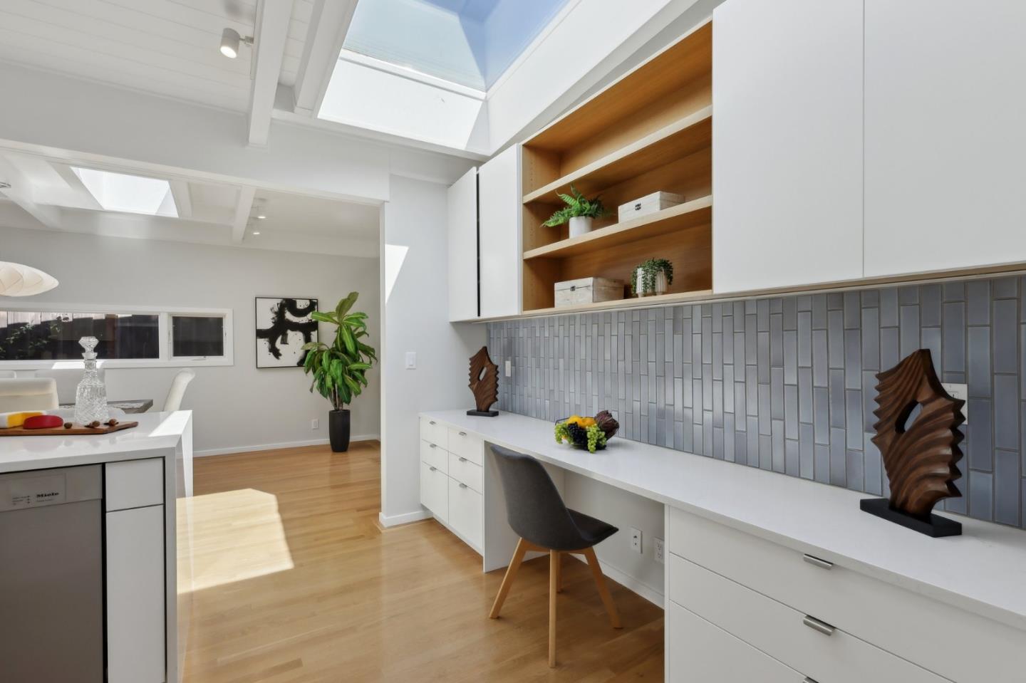 Detail Gallery Image 16 of 71 For 607 Dartmouth Ave, San Carlos,  CA 94070 - 3 Beds | 3 Baths