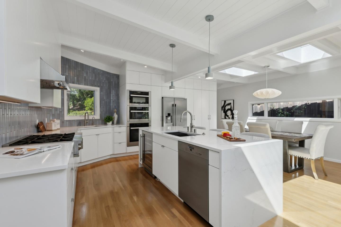 Detail Gallery Image 17 of 71 For 607 Dartmouth Ave, San Carlos,  CA 94070 - 3 Beds | 3 Baths