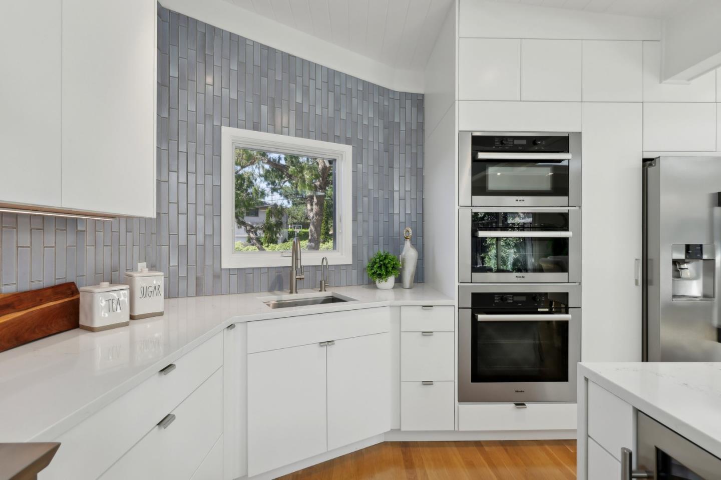 Detail Gallery Image 19 of 71 For 607 Dartmouth Ave, San Carlos,  CA 94070 - 3 Beds | 3 Baths