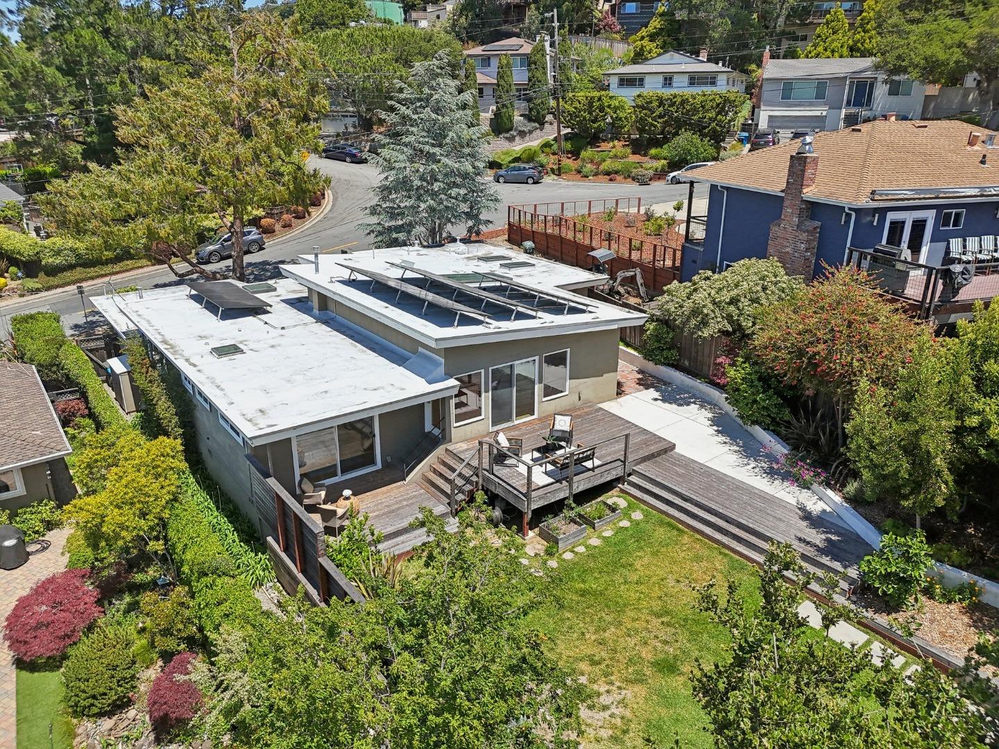 Detail Gallery Image 63 of 71 For 607 Dartmouth Ave, San Carlos,  CA 94070 - 3 Beds | 3 Baths