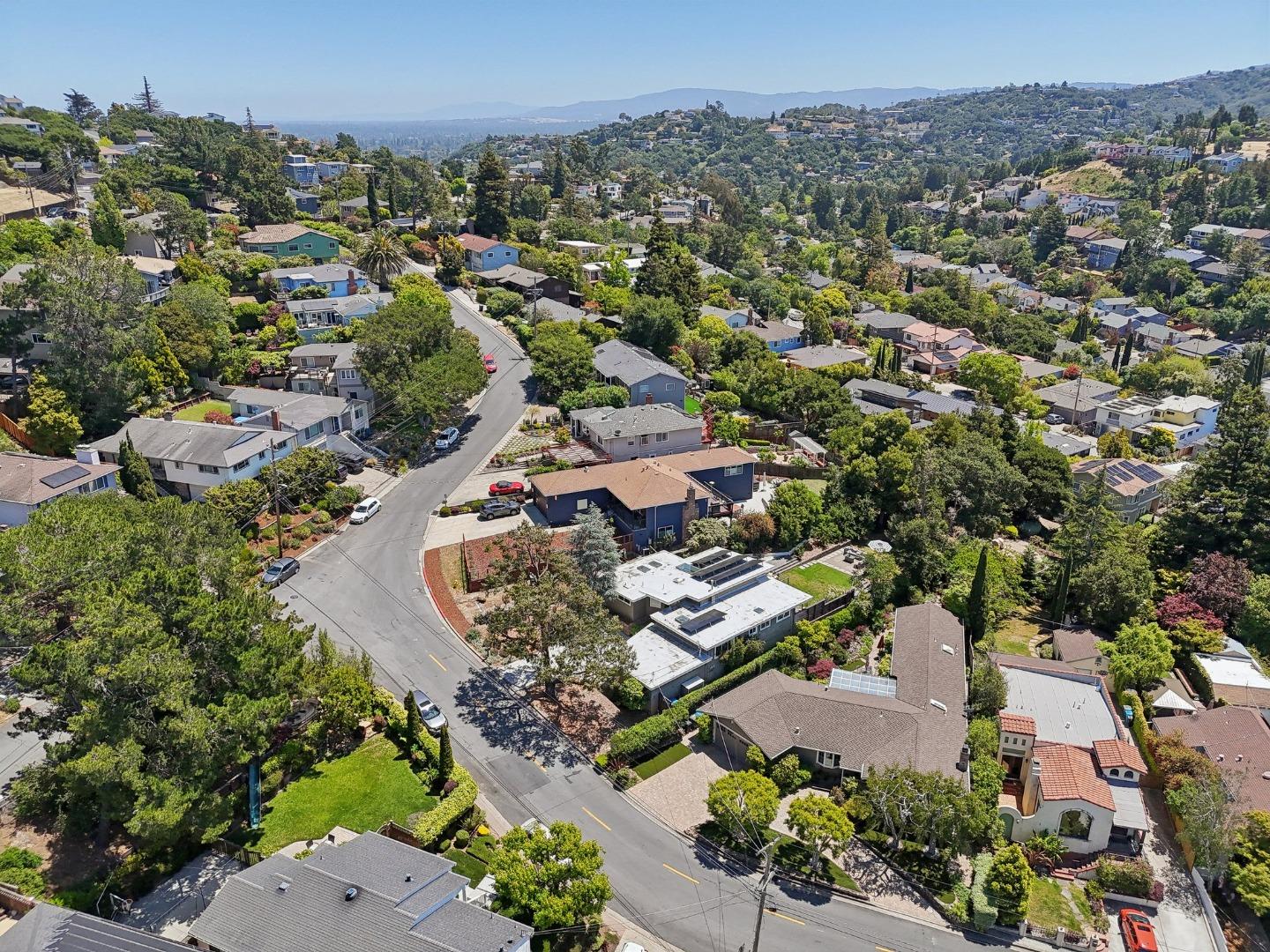 Detail Gallery Image 65 of 71 For 607 Dartmouth Ave, San Carlos,  CA 94070 - 3 Beds | 3 Baths