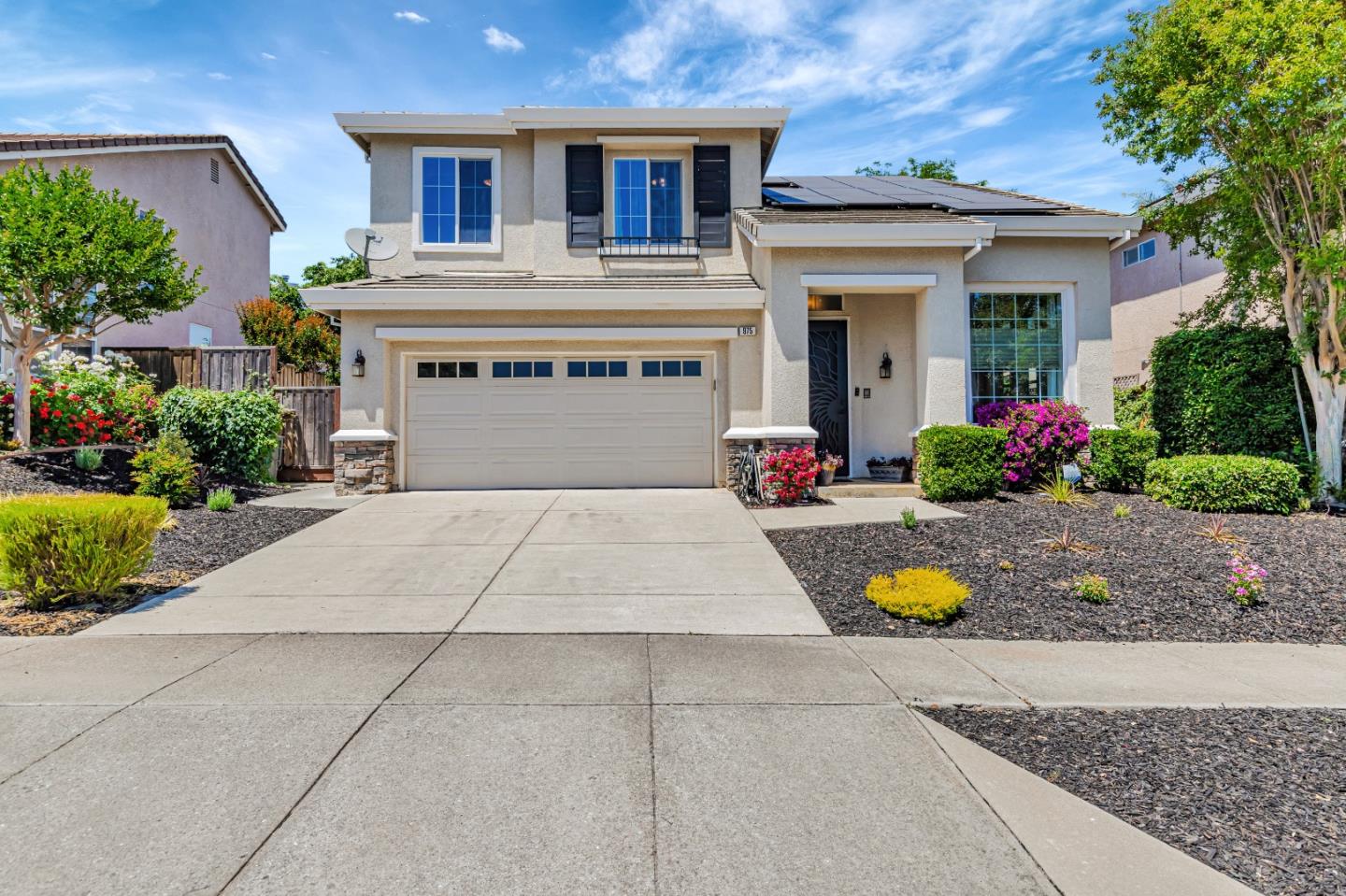 Detail Gallery Image 1 of 28 For 975 Oak Brook Way, Gilroy,  CA 95020 - 3 Beds | 2/1 Baths