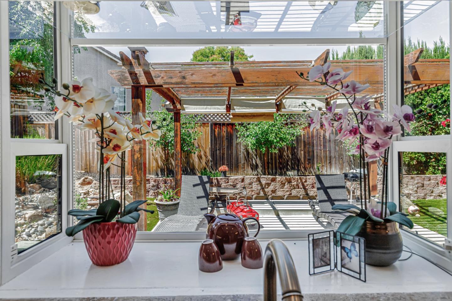 Detail Gallery Image 11 of 28 For 975 Oak Brook Way, Gilroy,  CA 95020 - 3 Beds | 2/1 Baths
