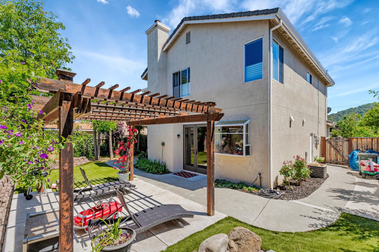 Detail Gallery Image 25 of 28 For 975 Oak Brook Way, Gilroy,  CA 95020 - 3 Beds | 2/1 Baths