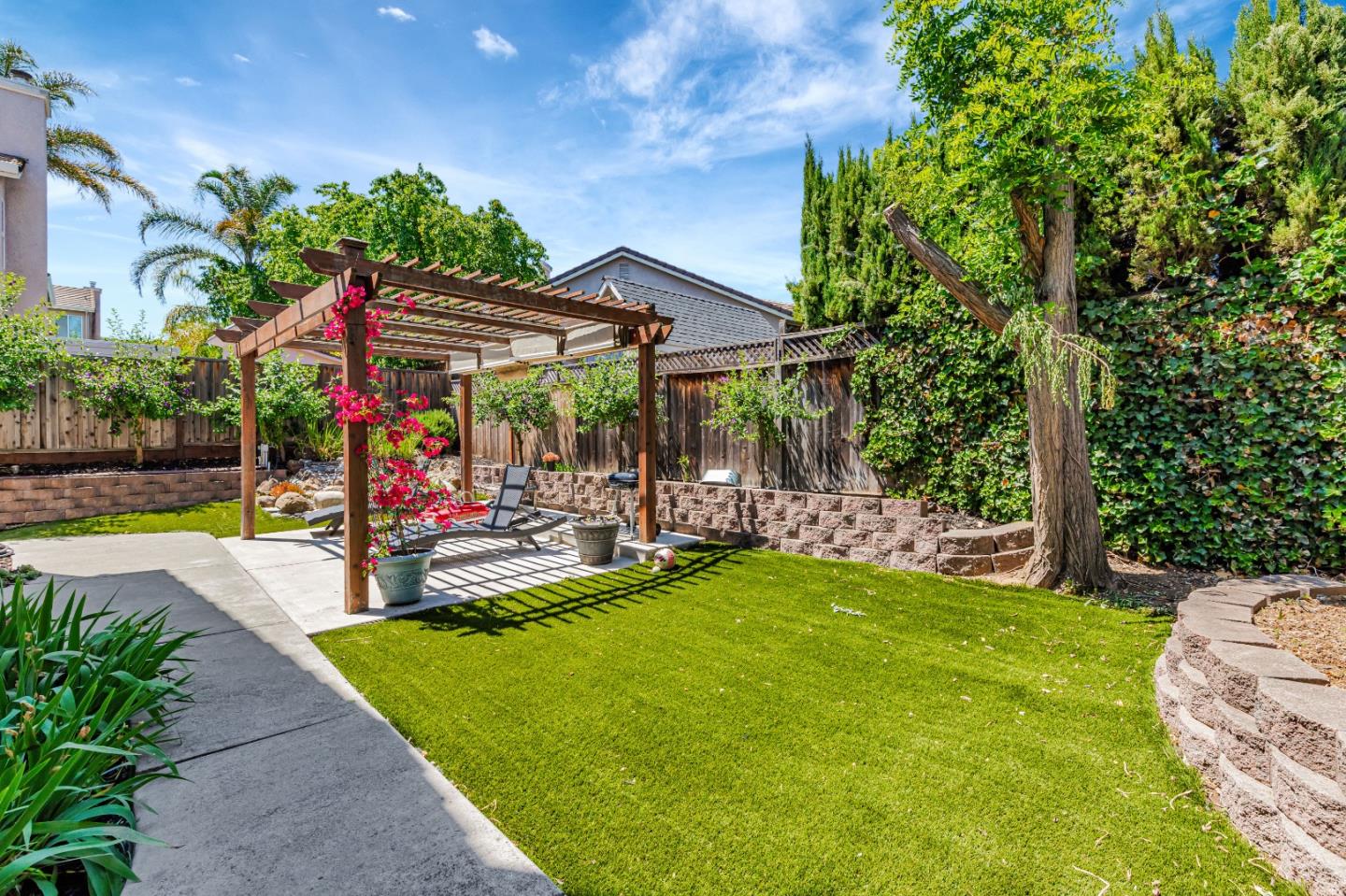 Detail Gallery Image 26 of 28 For 975 Oak Brook Way, Gilroy,  CA 95020 - 3 Beds | 2/1 Baths
