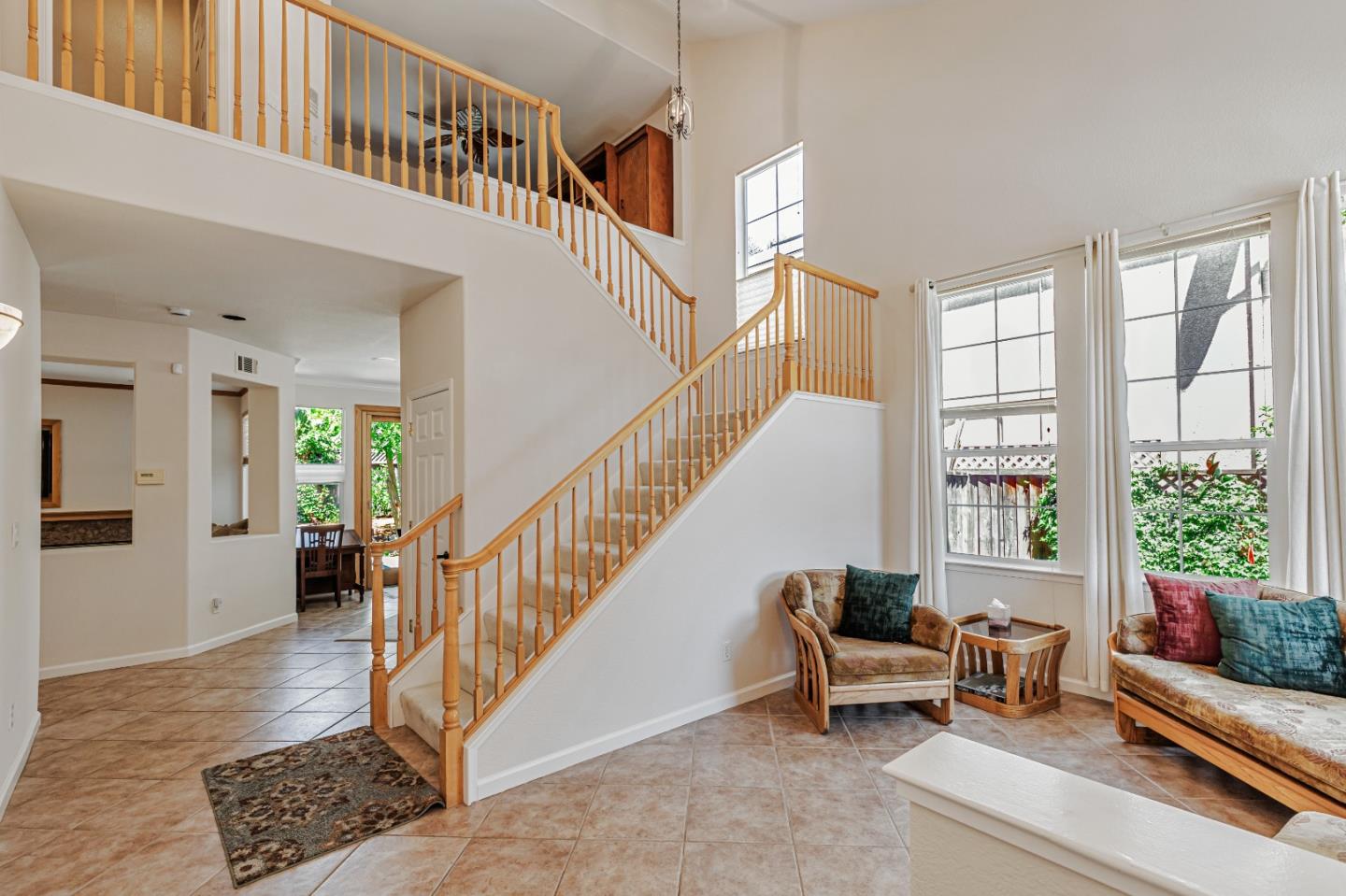Detail Gallery Image 4 of 28 For 975 Oak Brook Way, Gilroy,  CA 95020 - 3 Beds | 2/1 Baths
