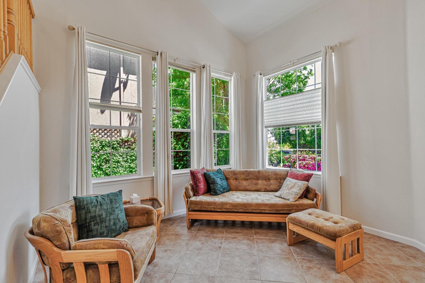 Detail Gallery Image 5 of 28 For 975 Oak Brook Way, Gilroy,  CA 95020 - 3 Beds | 2/1 Baths