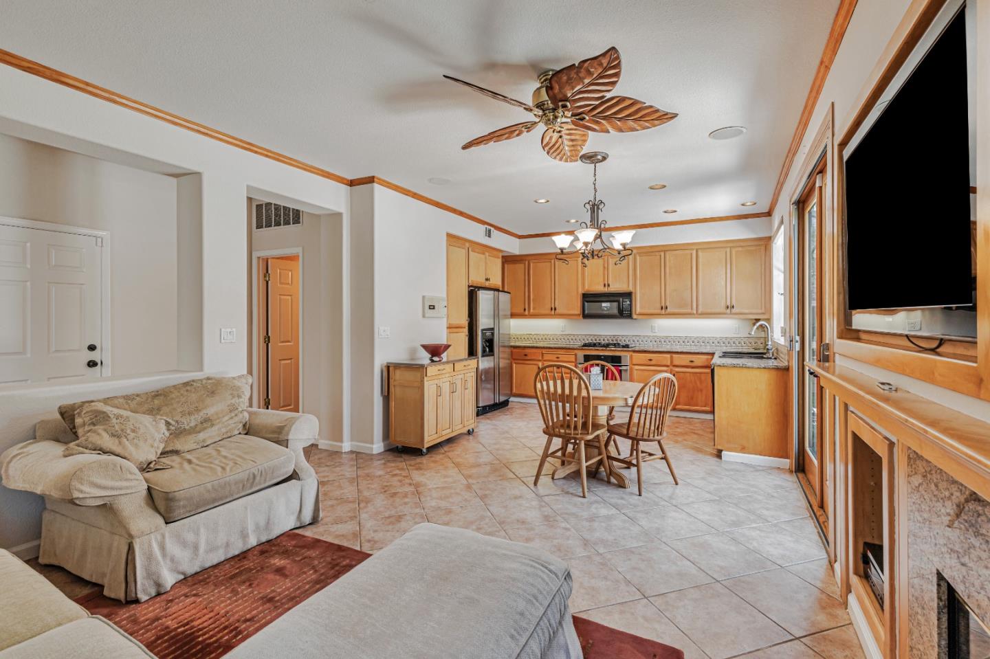 Detail Gallery Image 8 of 28 For 975 Oak Brook Way, Gilroy,  CA 95020 - 3 Beds | 2/1 Baths