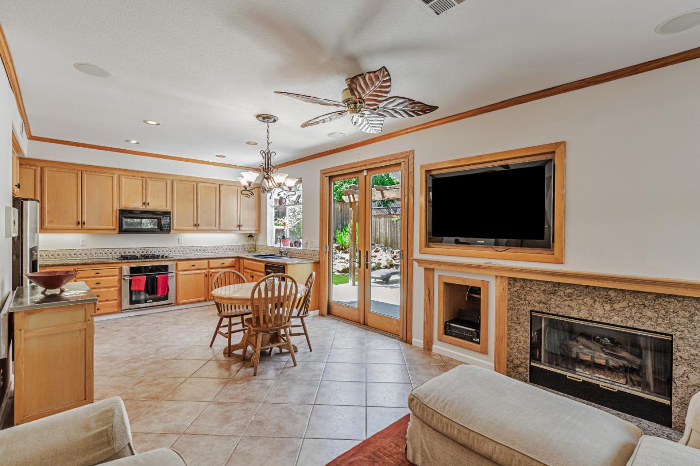 Detail Gallery Image 9 of 28 For 975 Oak Brook Way, Gilroy,  CA 95020 - 3 Beds | 2/1 Baths