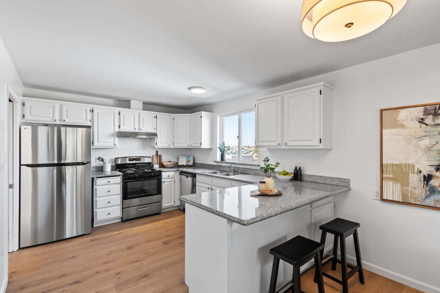 Detail Gallery Image 12 of 35 For 325 Olmstead St, San Francisco,  CA 94134 - 3 Beds | 1/1 Baths