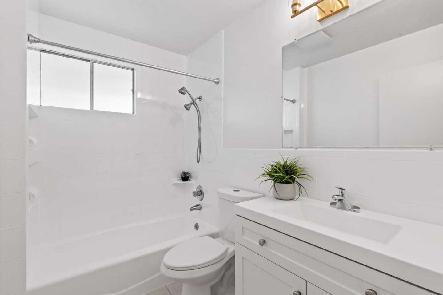 Detail Gallery Image 19 of 35 For 325 Olmstead St, San Francisco,  CA 94134 - 3 Beds | 1/1 Baths