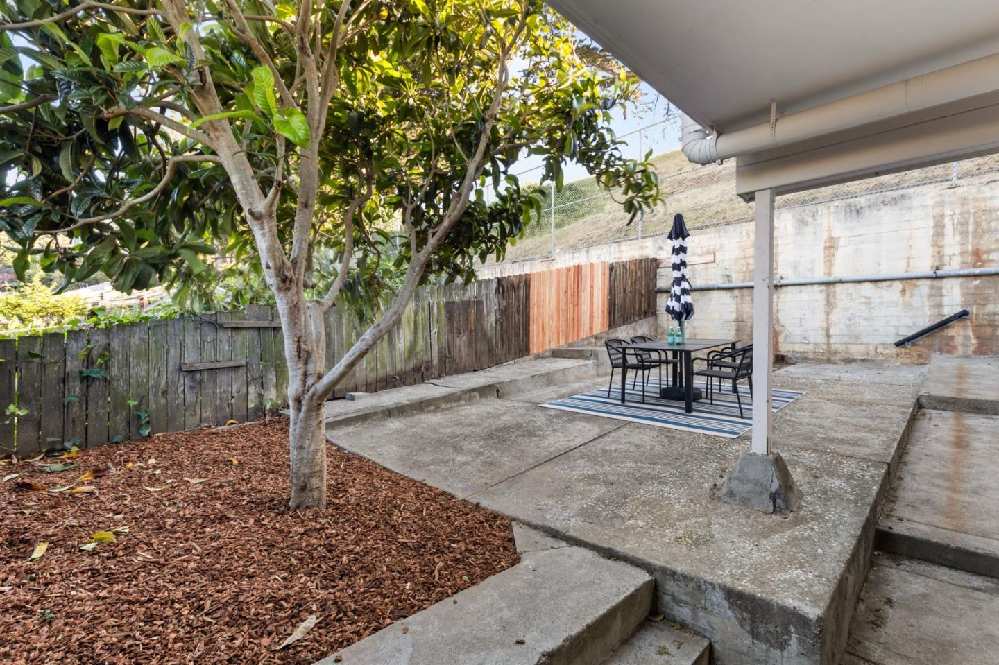 Detail Gallery Image 30 of 35 For 325 Olmstead St, San Francisco,  CA 94134 - 3 Beds | 1/1 Baths