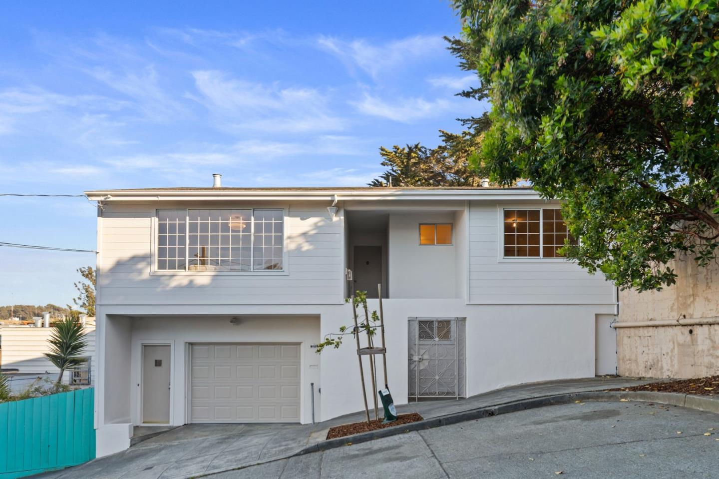 Detail Gallery Image 4 of 35 For 325 Olmstead St, San Francisco,  CA 94134 - 3 Beds | 1/1 Baths