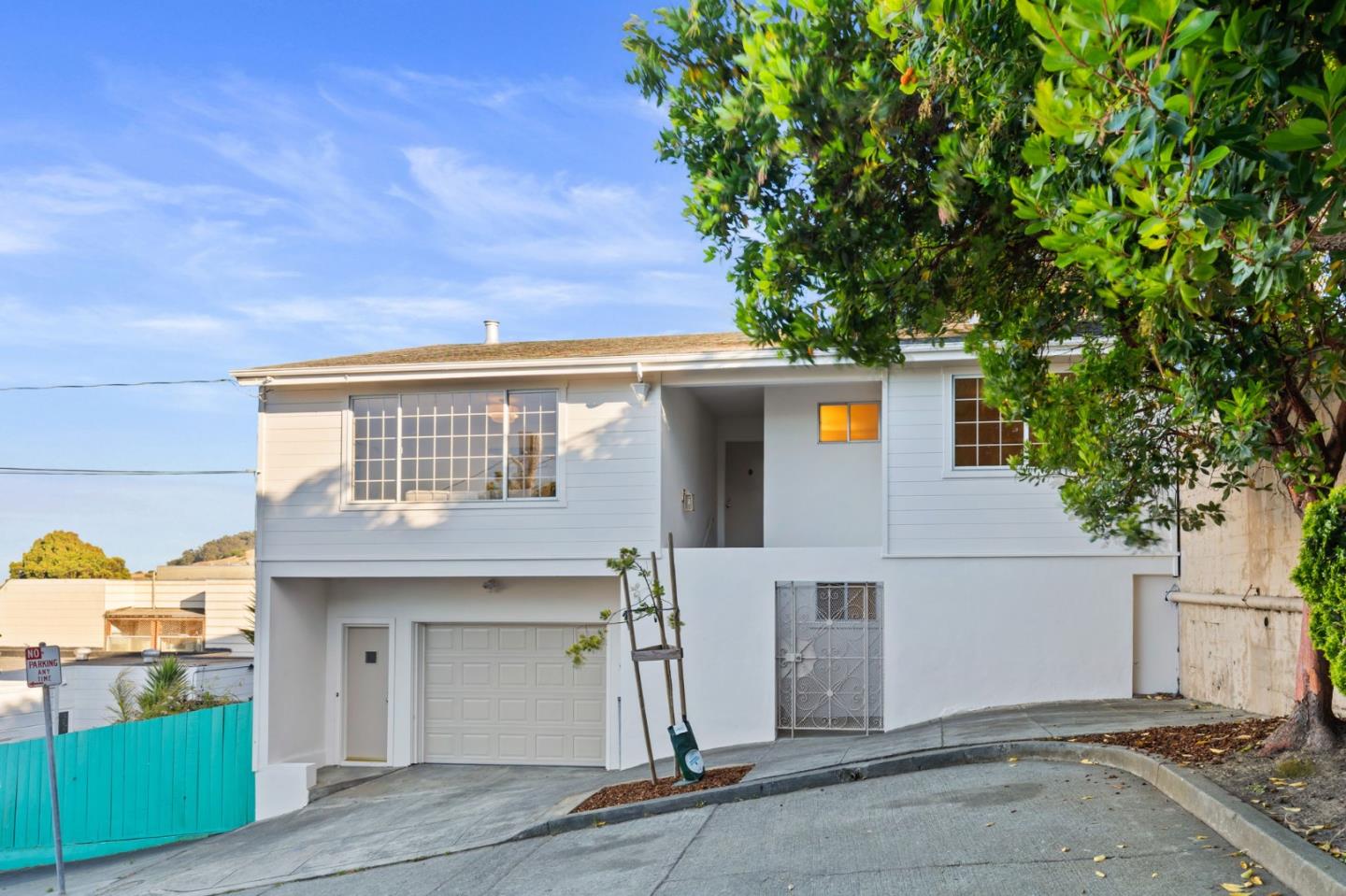 Detail Gallery Image 5 of 35 For 325 Olmstead St, San Francisco,  CA 94134 - 3 Beds | 1/1 Baths