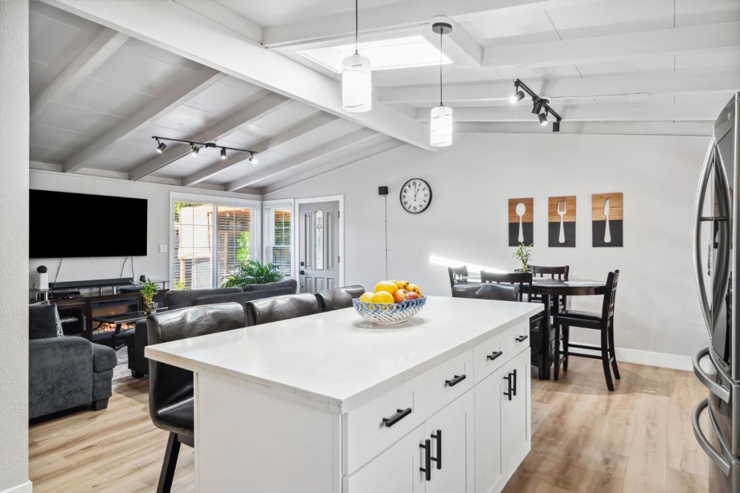Detail Gallery Image 10 of 32 For 774 Lakewood Dr, Sunnyvale,  CA 94089 - 3 Beds | 2 Baths
