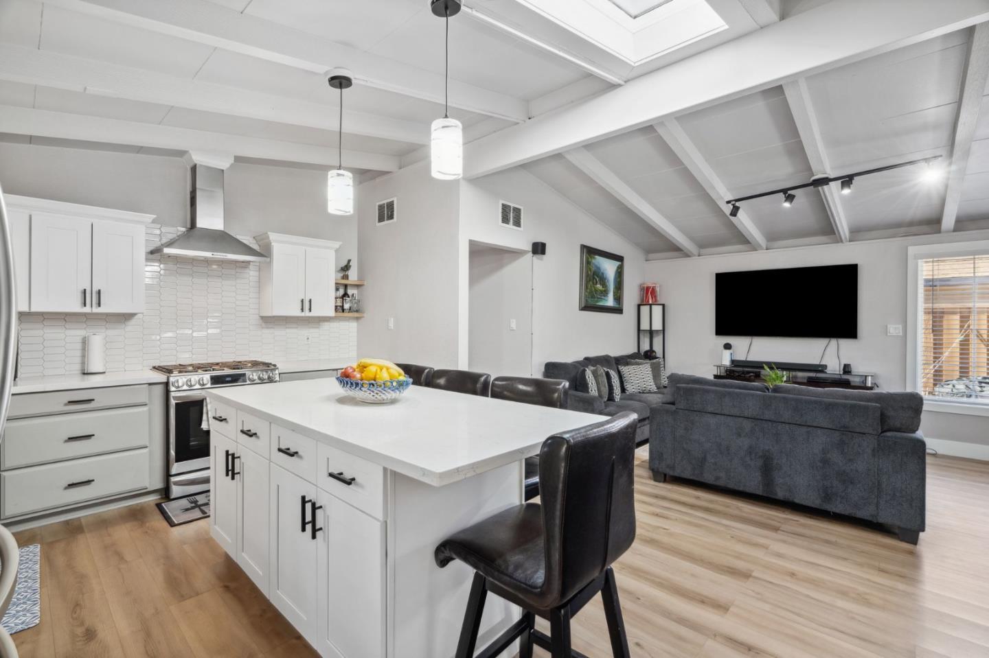 Detail Gallery Image 12 of 32 For 774 Lakewood Dr, Sunnyvale,  CA 94089 - 3 Beds | 2 Baths