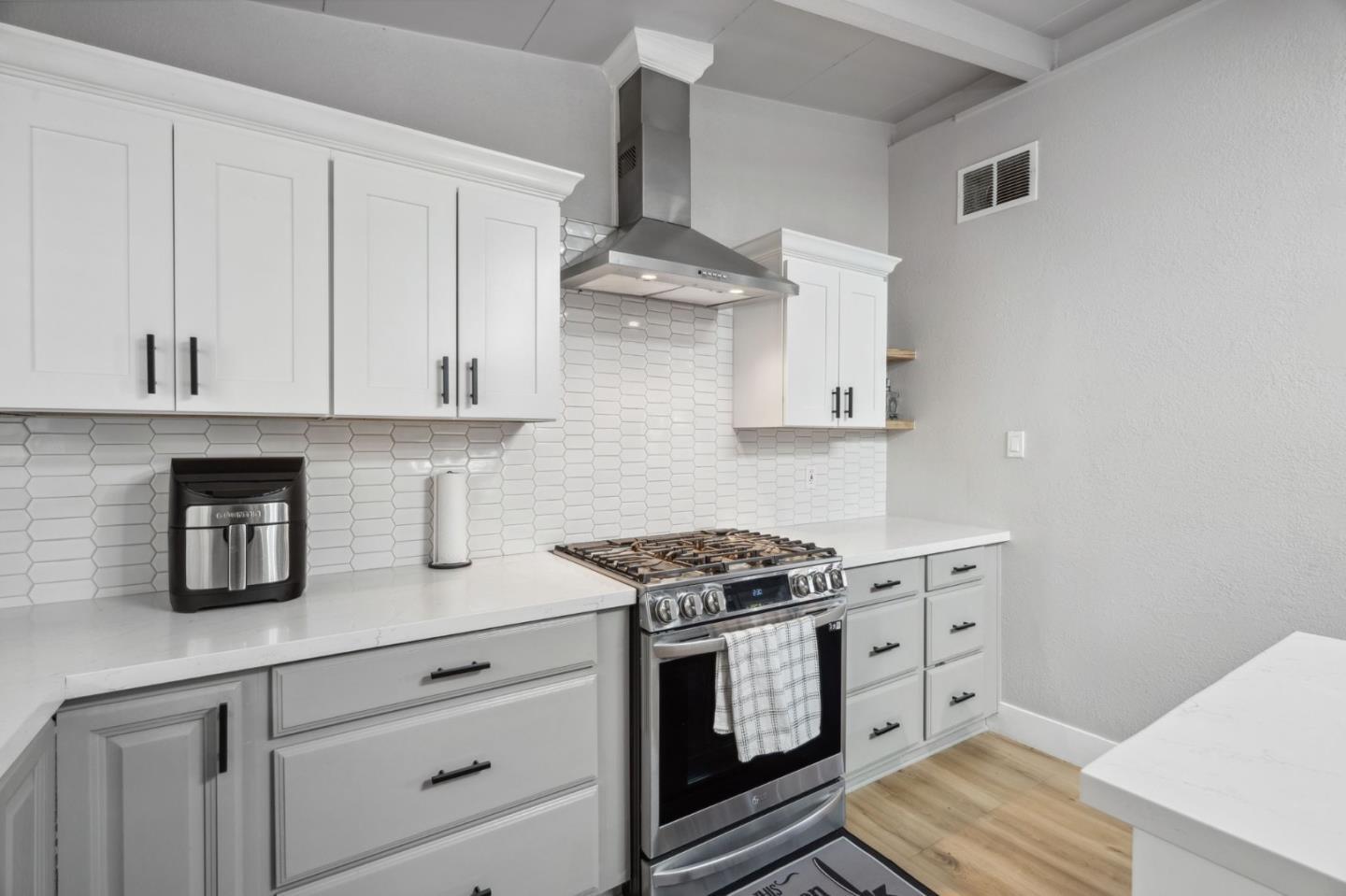 Detail Gallery Image 14 of 32 For 774 Lakewood Dr, Sunnyvale,  CA 94089 - 3 Beds | 2 Baths