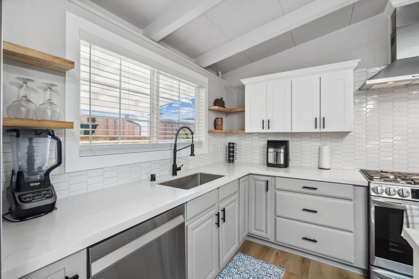 Detail Gallery Image 16 of 32 For 774 Lakewood Dr, Sunnyvale,  CA 94089 - 3 Beds | 2 Baths