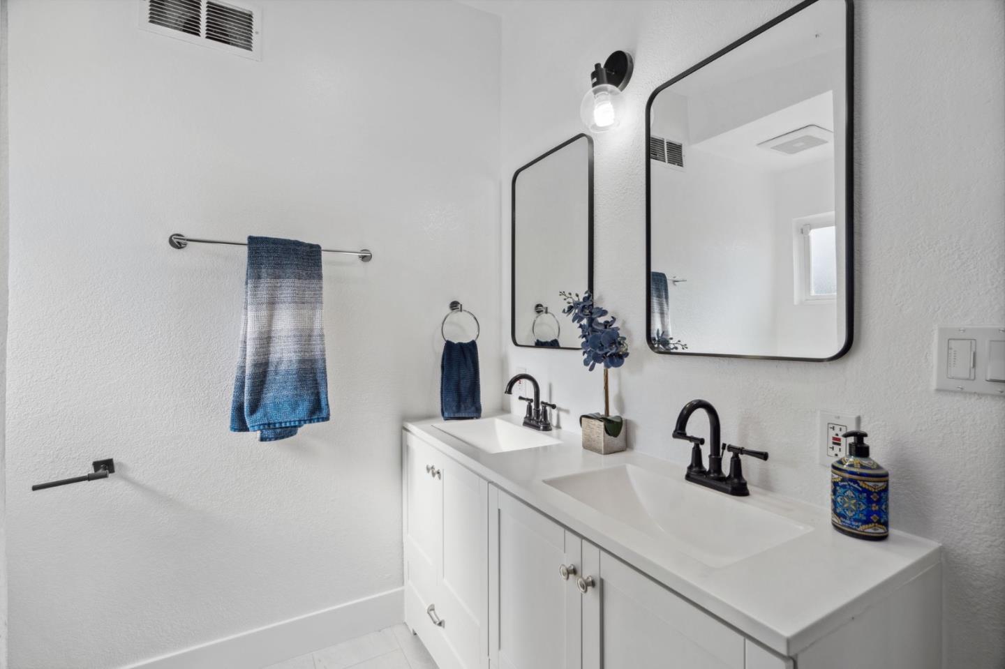 Detail Gallery Image 22 of 32 For 774 Lakewood Dr, Sunnyvale,  CA 94089 - 3 Beds | 2 Baths