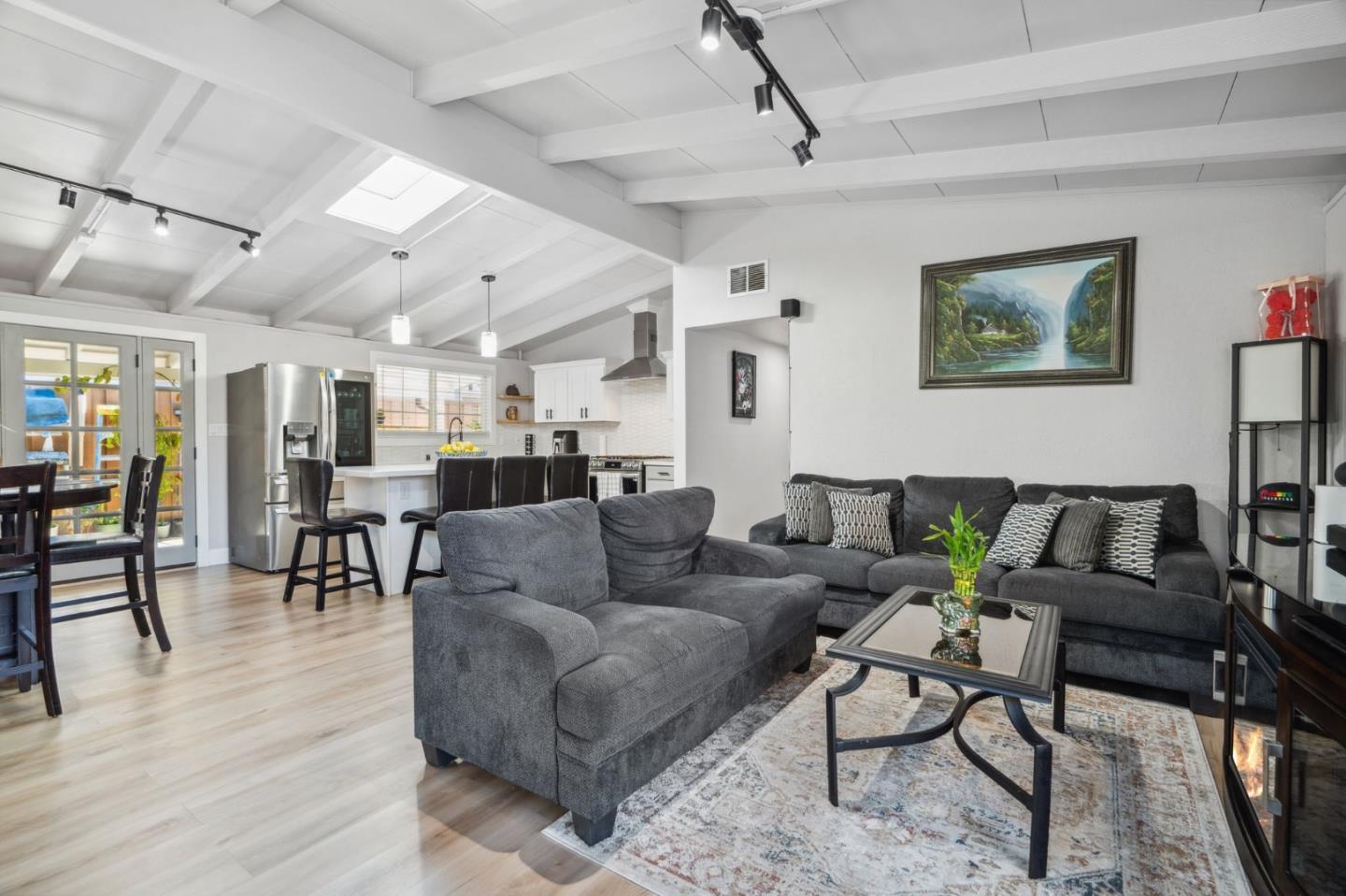 Detail Gallery Image 4 of 32 For 774 Lakewood Dr, Sunnyvale,  CA 94089 - 3 Beds | 2 Baths
