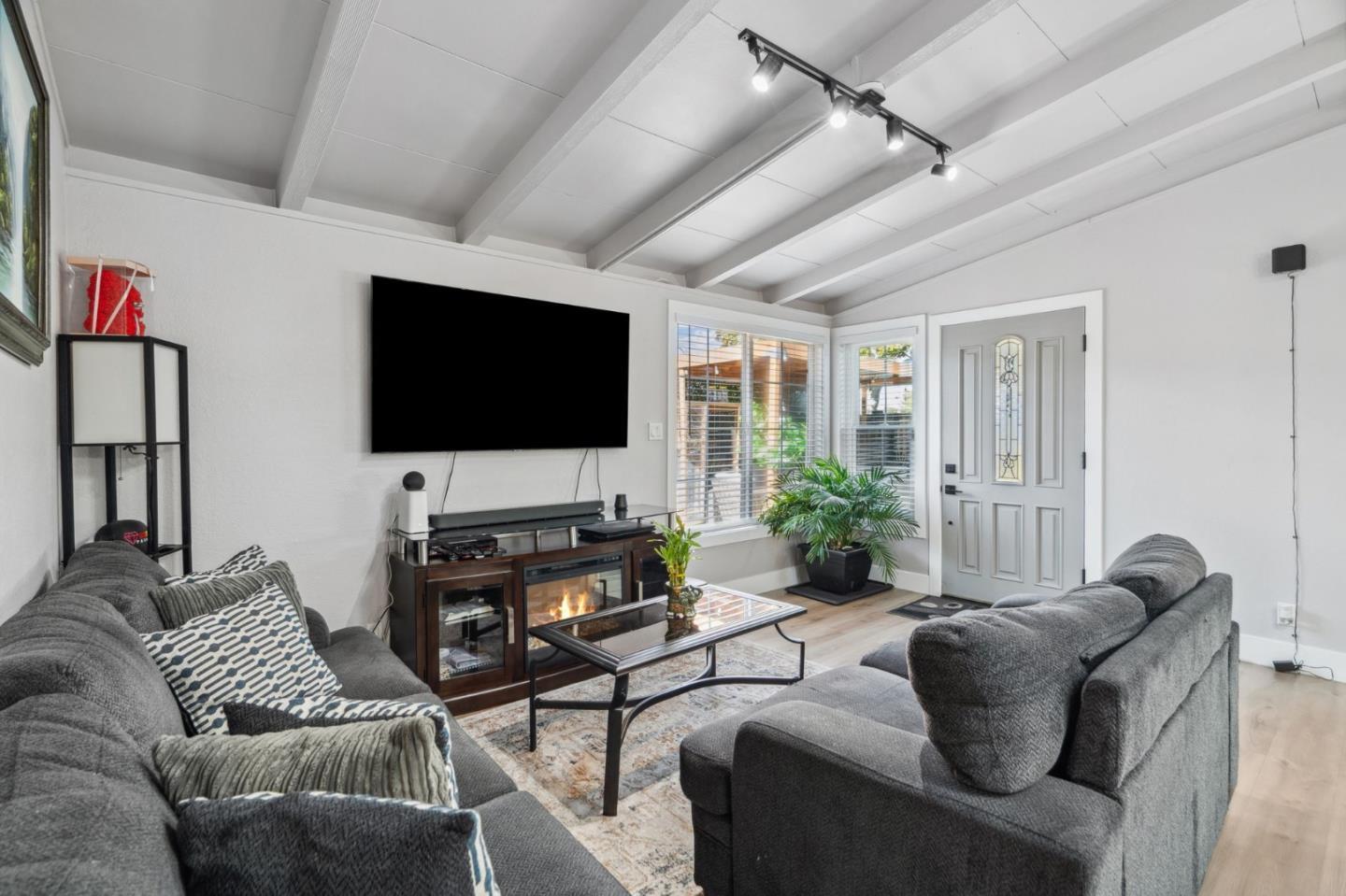 Detail Gallery Image 5 of 32 For 774 Lakewood Dr, Sunnyvale,  CA 94089 - 3 Beds | 2 Baths