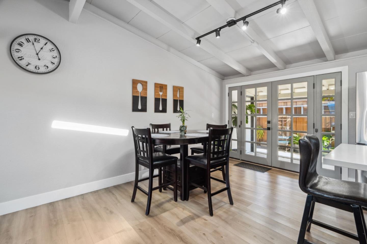 Detail Gallery Image 6 of 32 For 774 Lakewood Dr, Sunnyvale,  CA 94089 - 3 Beds | 2 Baths