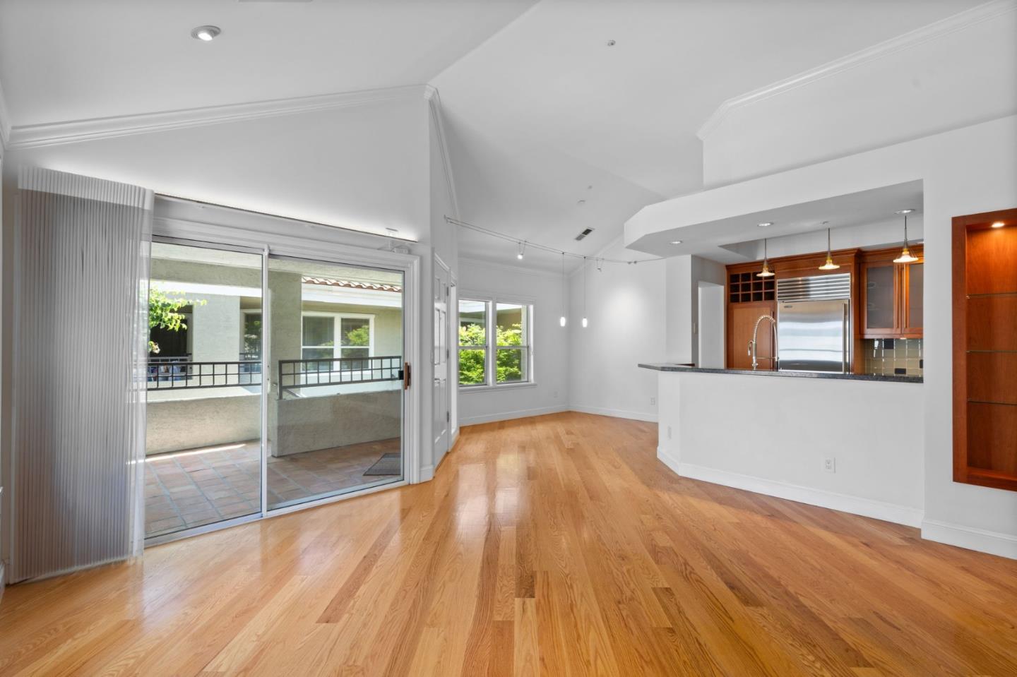 Detail Gallery Image 14 of 32 For 539 Quailbrook Ct, San Jose,  CA 95110 - 2 Beds | 2 Baths