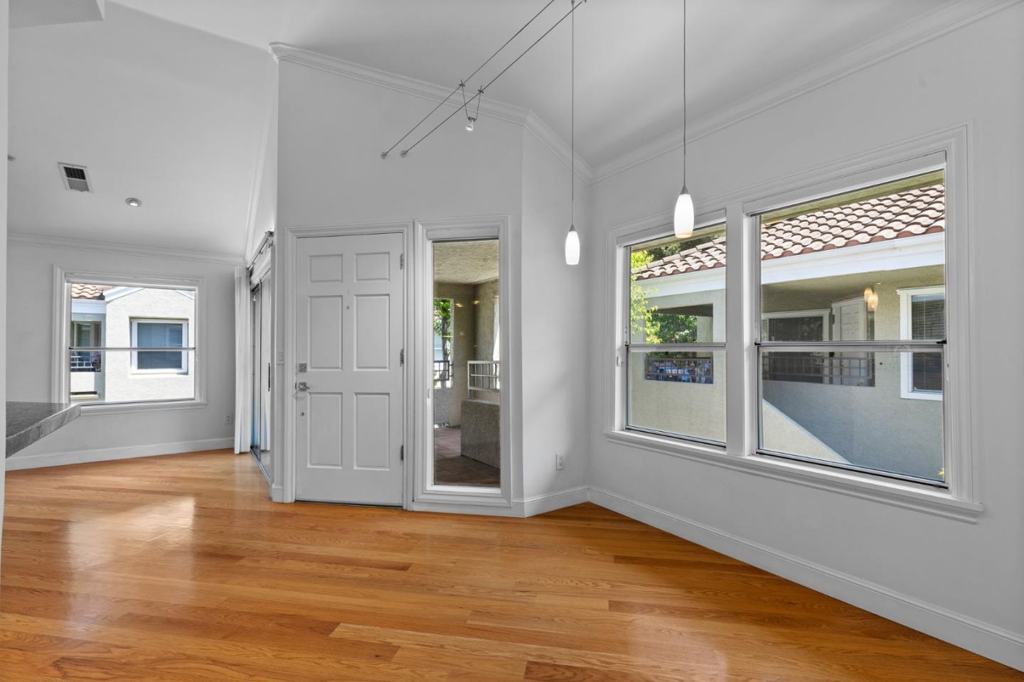 Detail Gallery Image 15 of 32 For 539 Quailbrook Ct, San Jose,  CA 95110 - 2 Beds | 2 Baths