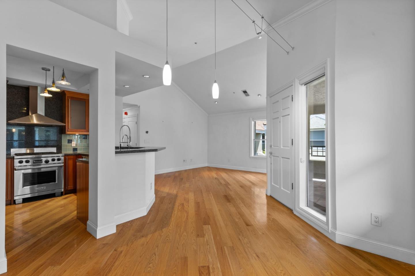Detail Gallery Image 16 of 32 For 539 Quailbrook Ct, San Jose,  CA 95110 - 2 Beds | 2 Baths