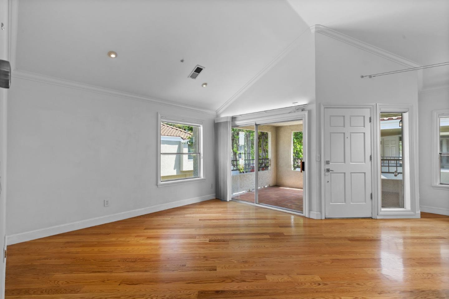 Detail Gallery Image 17 of 32 For 539 Quailbrook Ct, San Jose,  CA 95110 - 2 Beds | 2 Baths