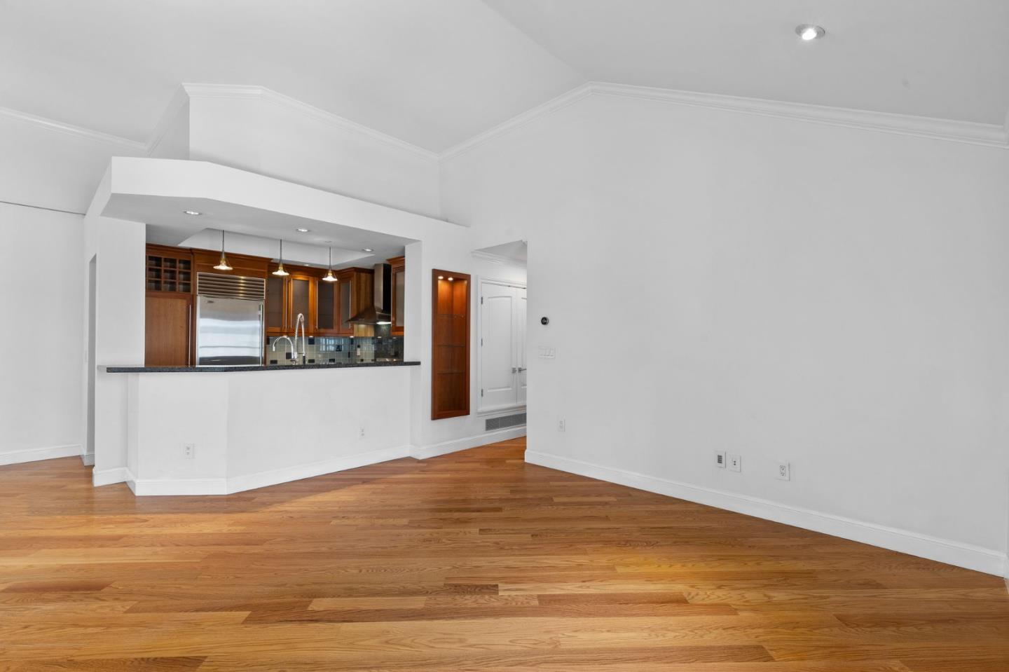 Detail Gallery Image 5 of 32 For 539 Quailbrook Ct, San Jose,  CA 95110 - 2 Beds | 2 Baths
