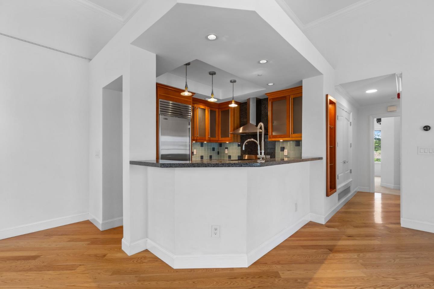 Detail Gallery Image 8 of 32 For 539 Quailbrook Ct, San Jose,  CA 95110 - 2 Beds | 2 Baths