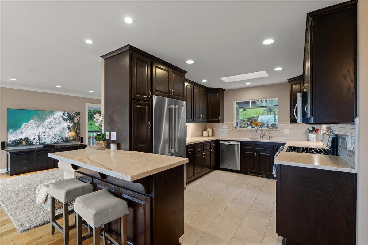 Detail Gallery Image 8 of 40 For 25400 Radonich Rd, Los Gatos,  CA 95033 - 3 Beds | 2/1 Baths