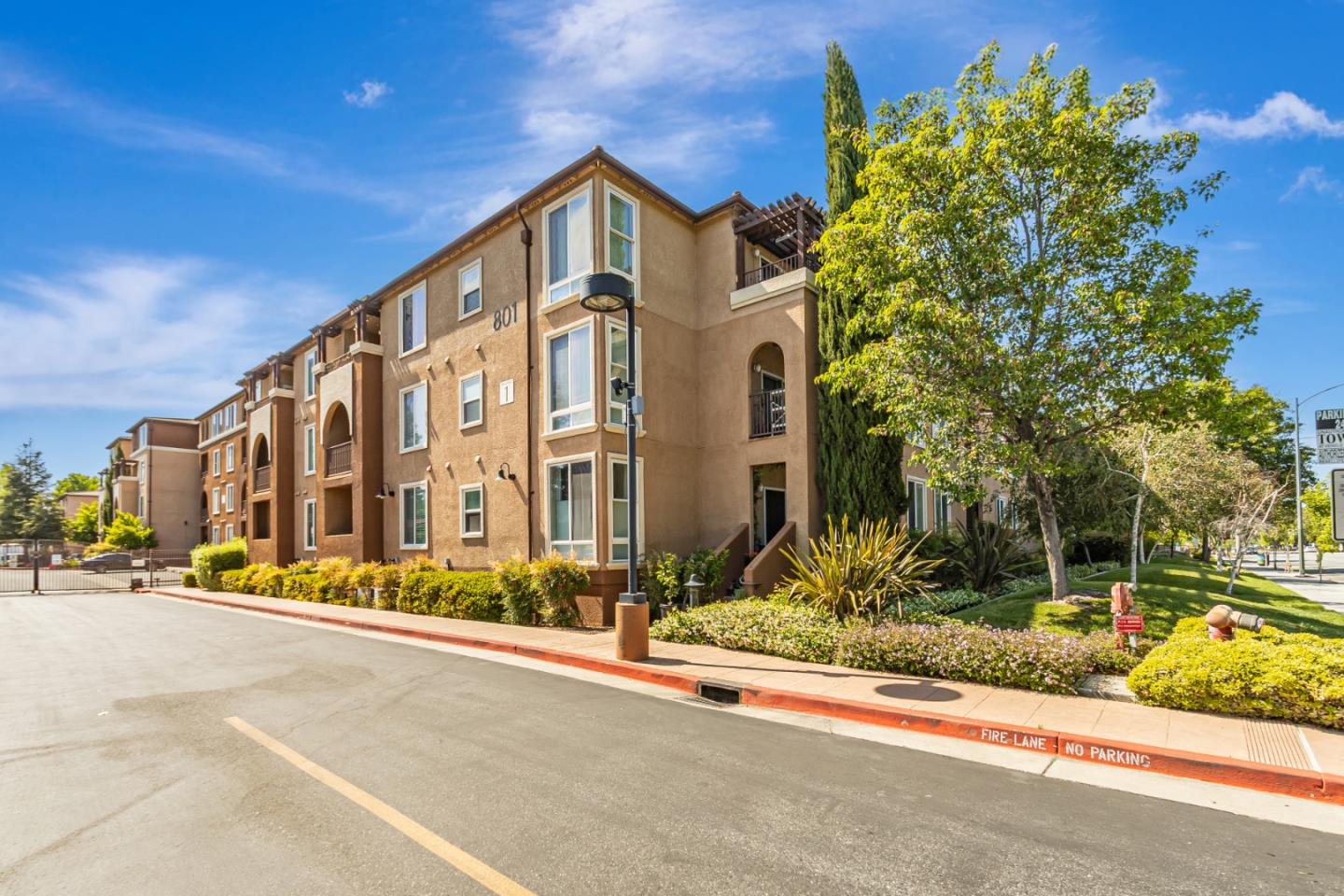 Detail Gallery Image 2 of 46 For 801 S Winchester Blvd #1202,  San Jose,  CA 95128 - 2 Beds | 2 Baths