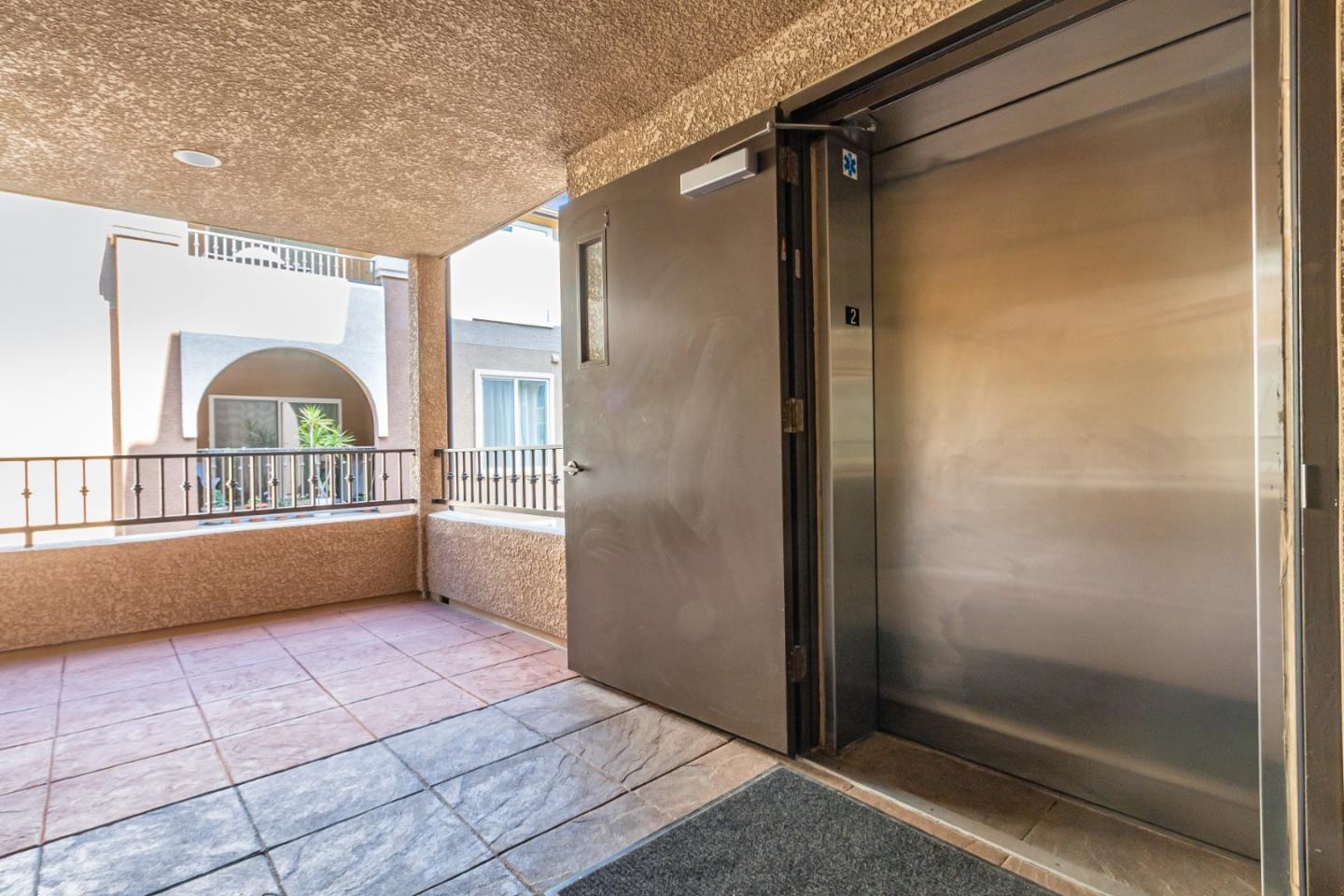 Detail Gallery Image 3 of 46 For 801 S Winchester Blvd #1202,  San Jose,  CA 95128 - 2 Beds | 2 Baths