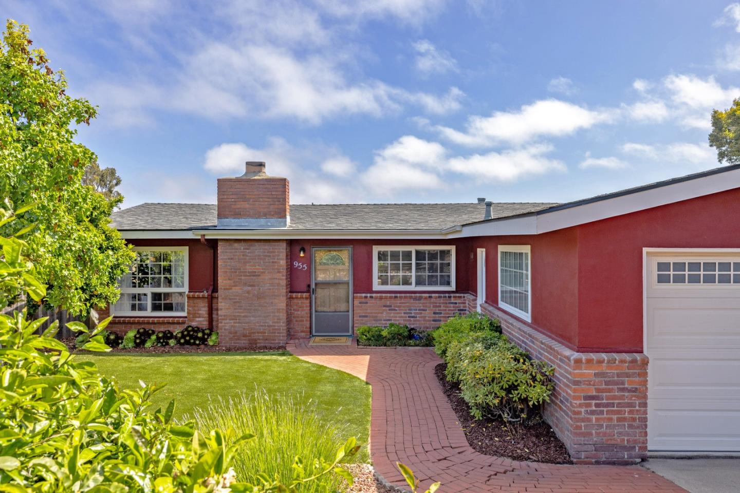 Detail Gallery Image 2 of 17 For 955 Casanova Ave, Monterey,  CA 93940 - 3 Beds | 2 Baths