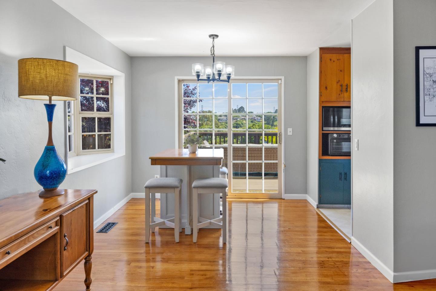 Detail Gallery Image 4 of 17 For 955 Casanova Ave, Monterey,  CA 93940 - 3 Beds | 2 Baths
